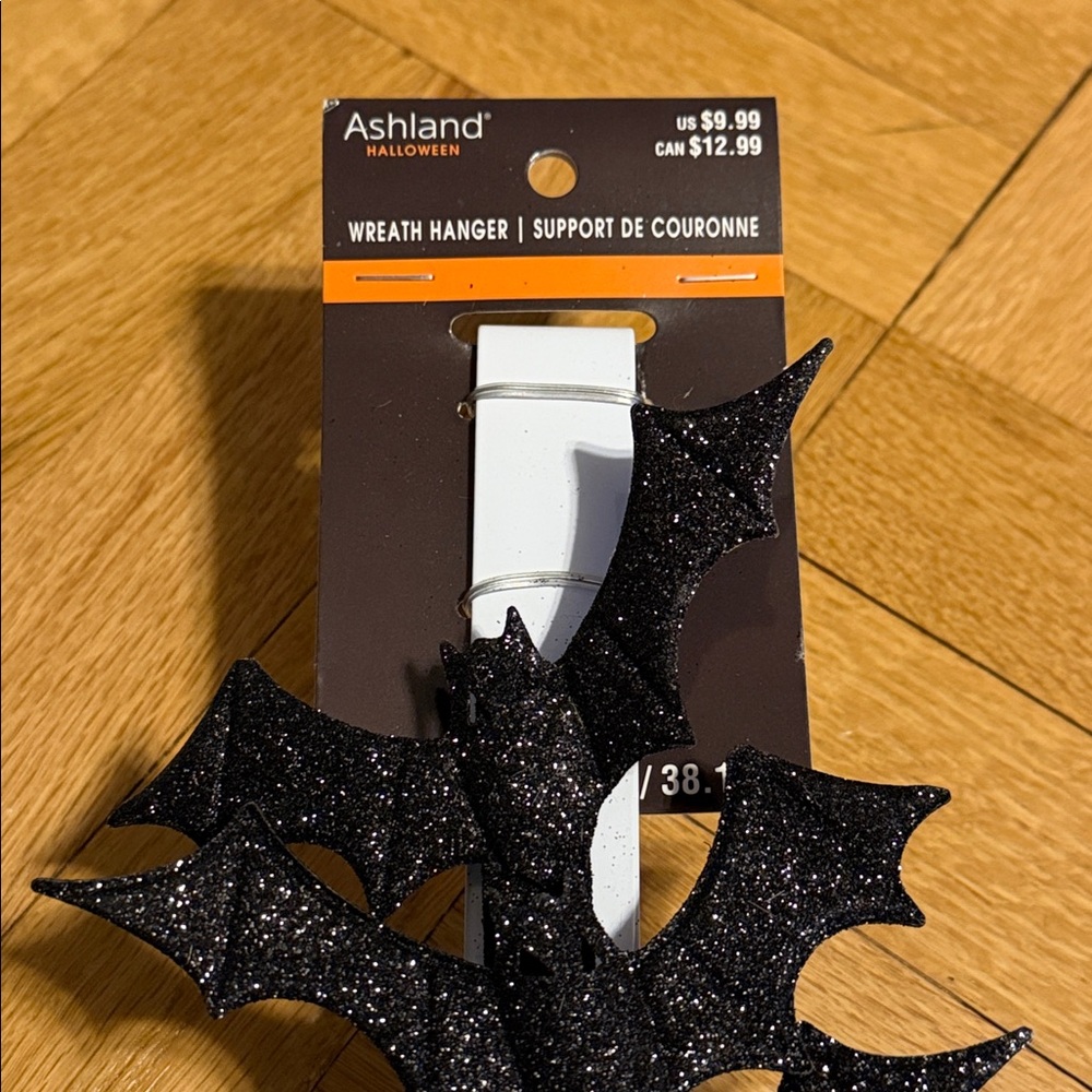 NWT 15” White Over-the-Door Hook with 3 Black Glitter Bats 🦇 - Picture 3 of 7